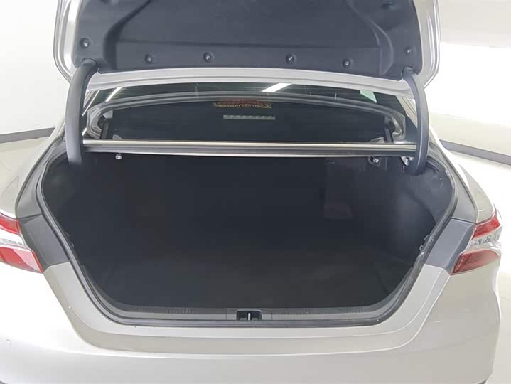 Фото 4 - Toyota Camry