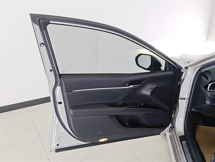 Фото 7 - Toyota Camry