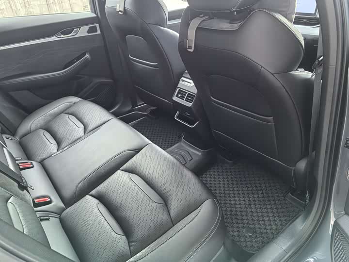 Фото 12 - Geely Preface