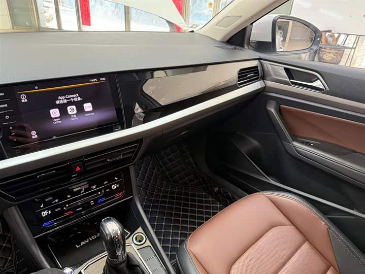 Фото 12 - Volkswagen Lavida