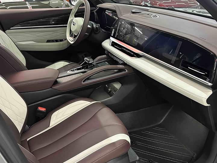 Фото 14 - Geely Monjaro