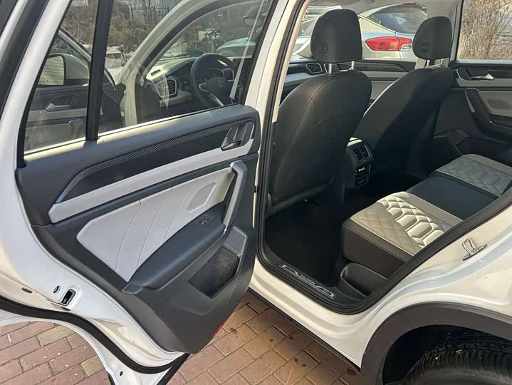 Фото 16 - Volkswagen Tayron