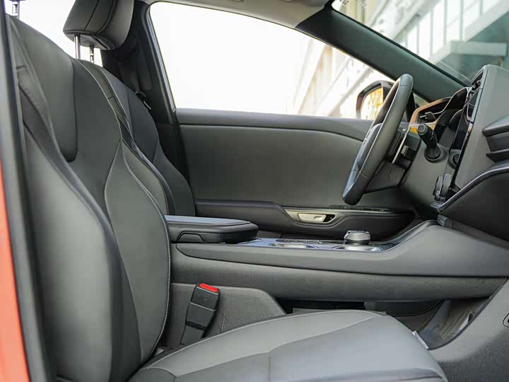 Фото 10 - Lexus RZ