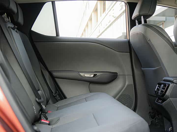 Фото 13 - Lexus RZ