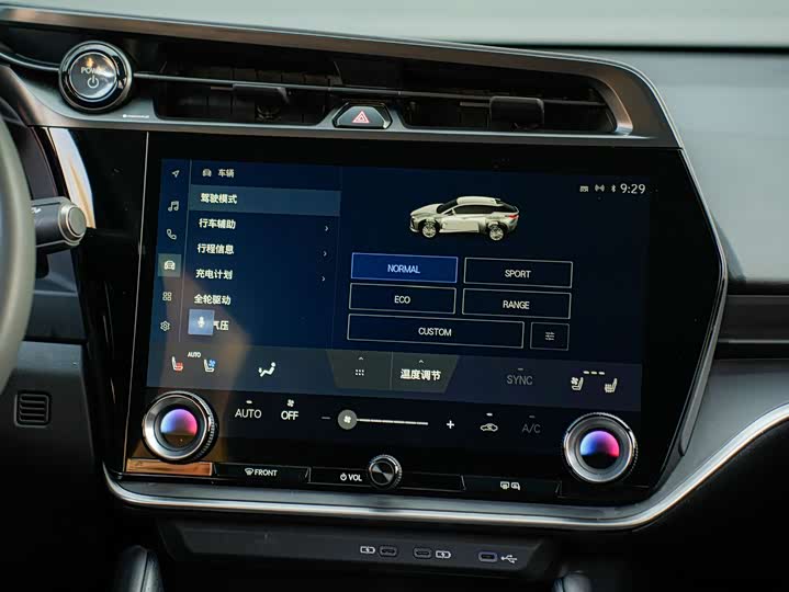 Фото 16 - Lexus RZ