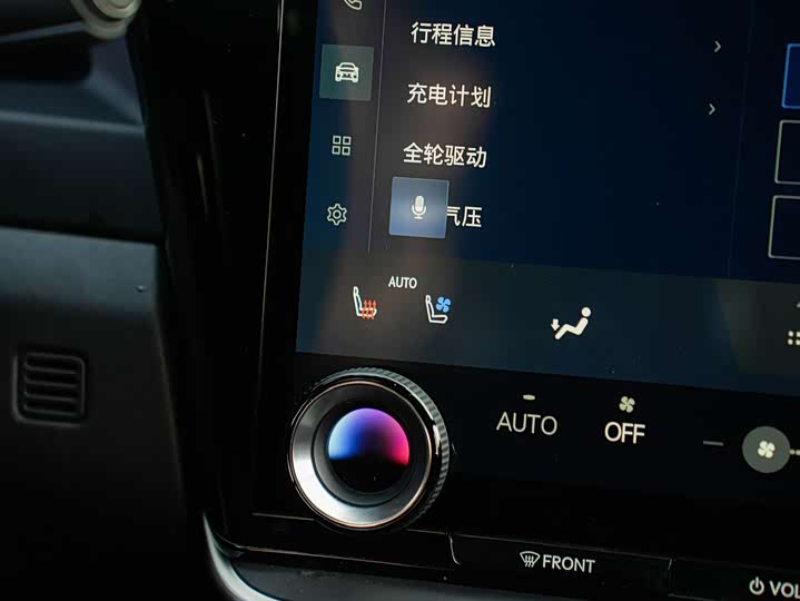 Фото 17 - Lexus RZ