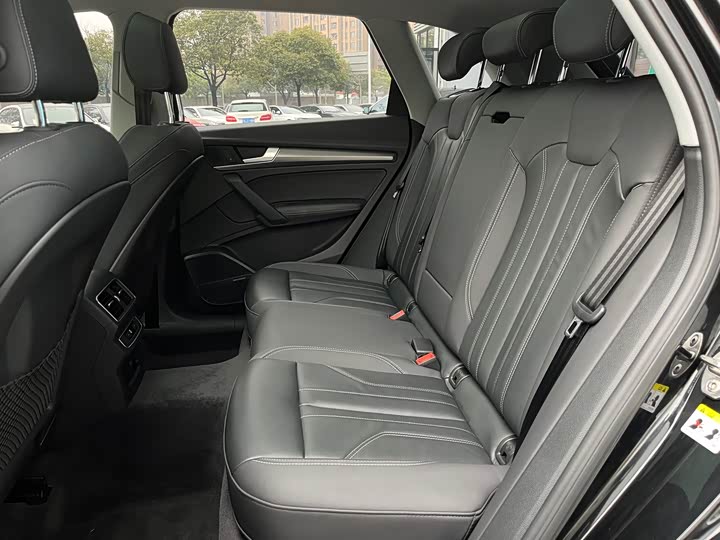 Фото 10 - Audi Q5L