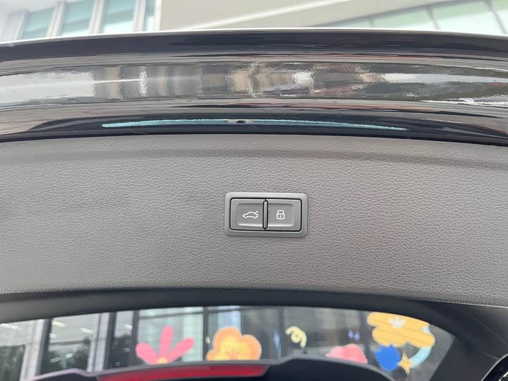 Фото 13 - Audi Q5L