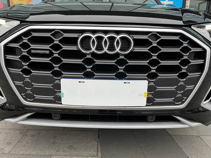 Фото 17 - Audi Q5L