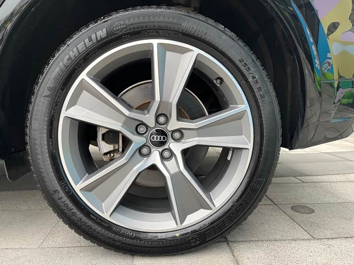 Фото 19 - Audi Q5L