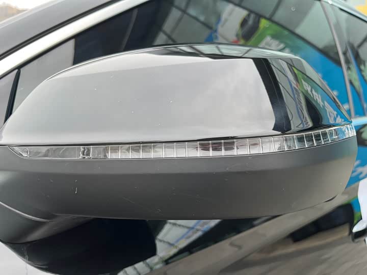 Фото 21 - Audi Q5L