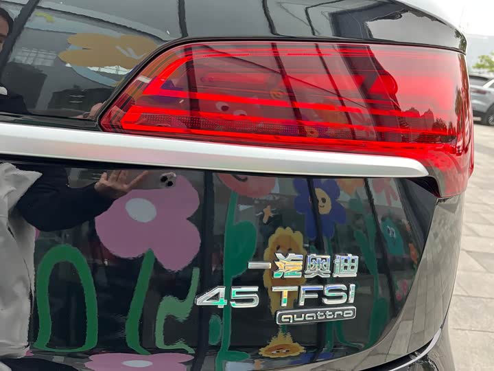 Фото 24 - Audi Q5L