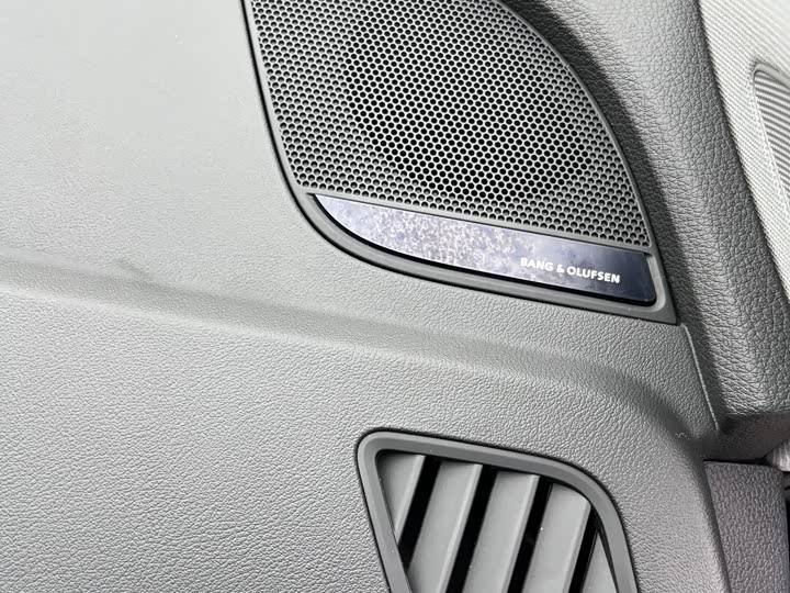 Фото 25 - Audi Q5L