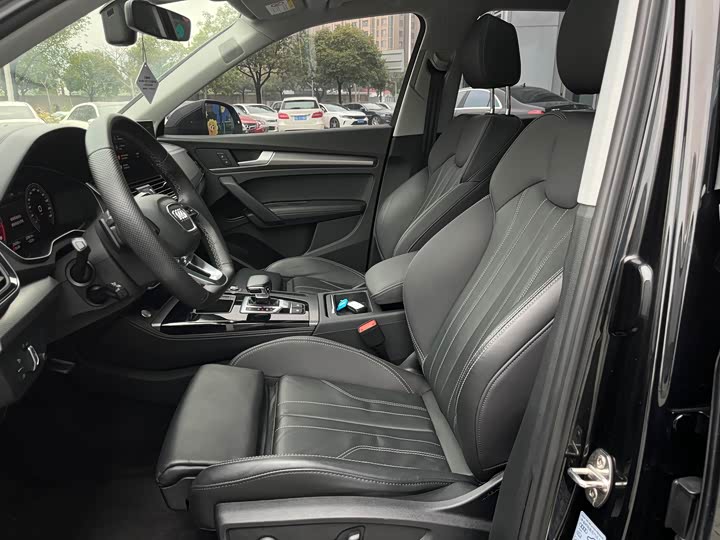 Фото 9 - Audi Q5L