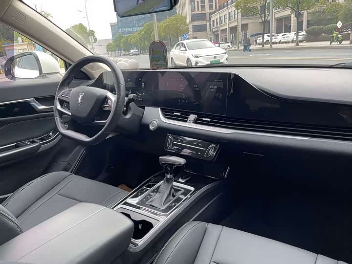 Фото 10 - Bestune B70