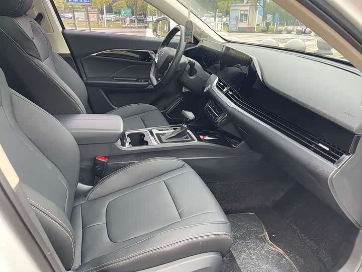 Фото 14 - Bestune B70