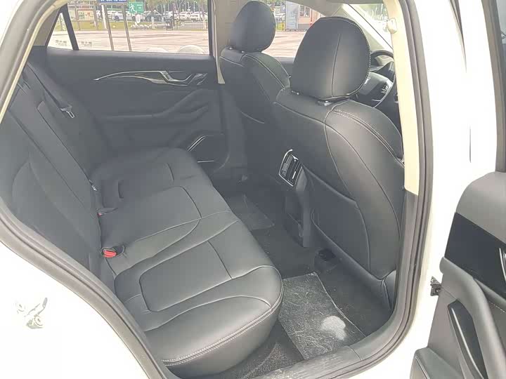 Фото 15 - Bestune B70