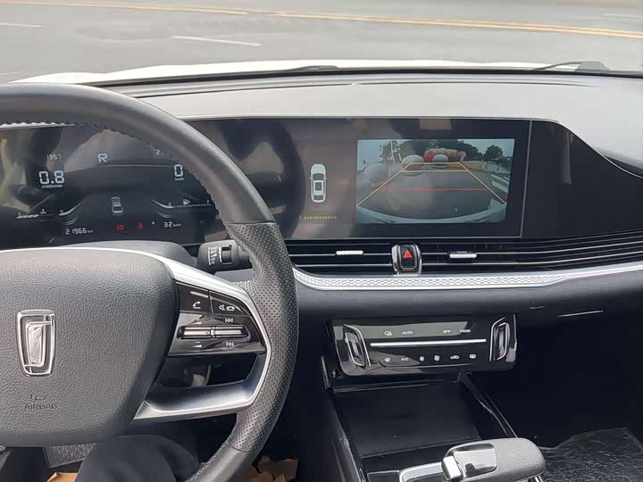 Фото 19 - Bestune B70