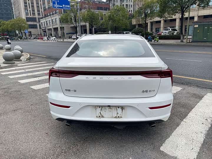 Фото 7 - Bestune B70