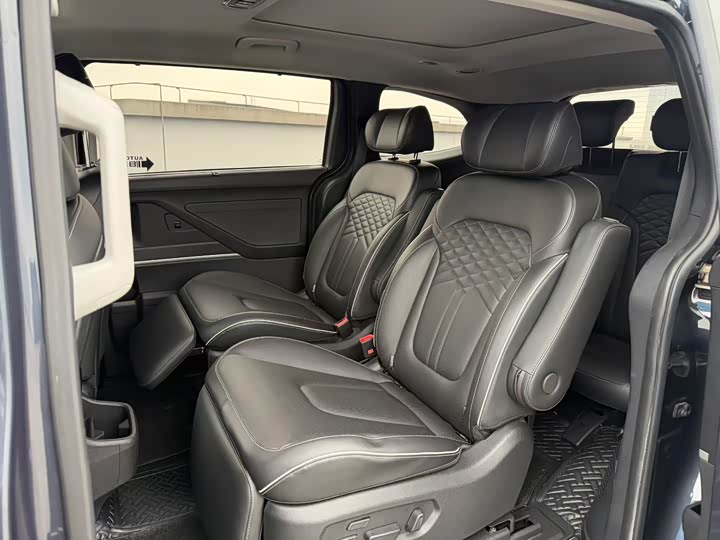 Фото 7 - Hyundai Custo