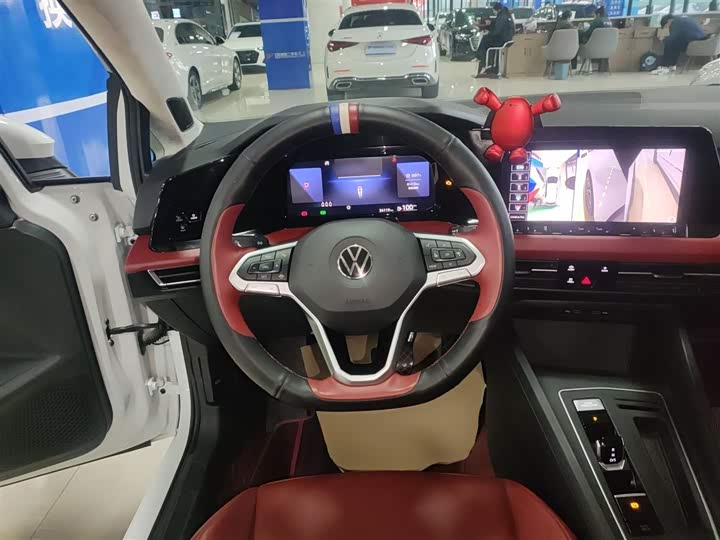 Фото 11 - Volkswagen Golf