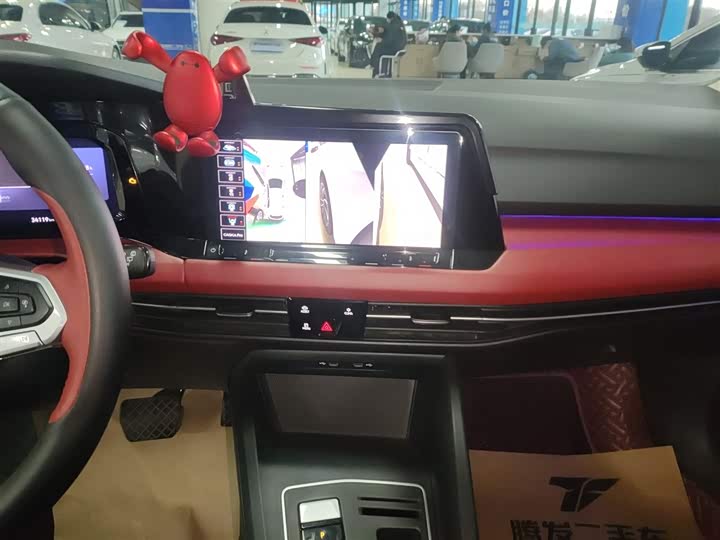 Фото 13 - Volkswagen Golf