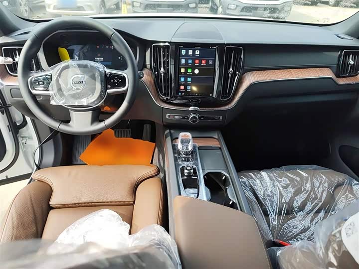 Фото 10 - Volvo XC60