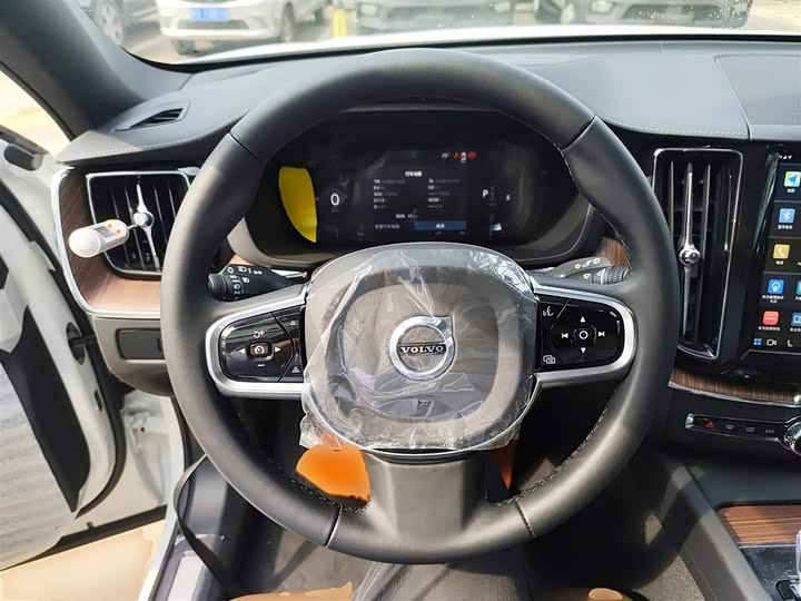 Фото 11 - Volvo XC60