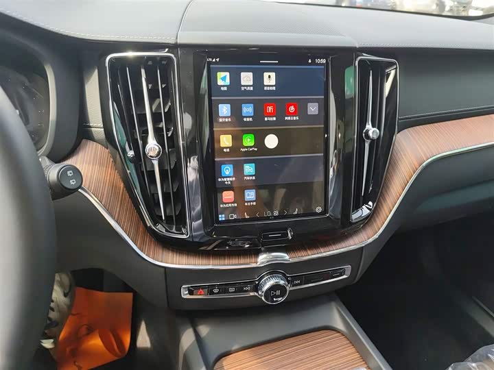 Фото 13 - Volvo XC60