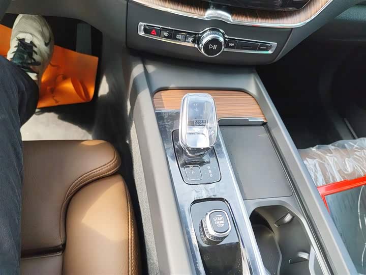 Фото 14 - Volvo XC60