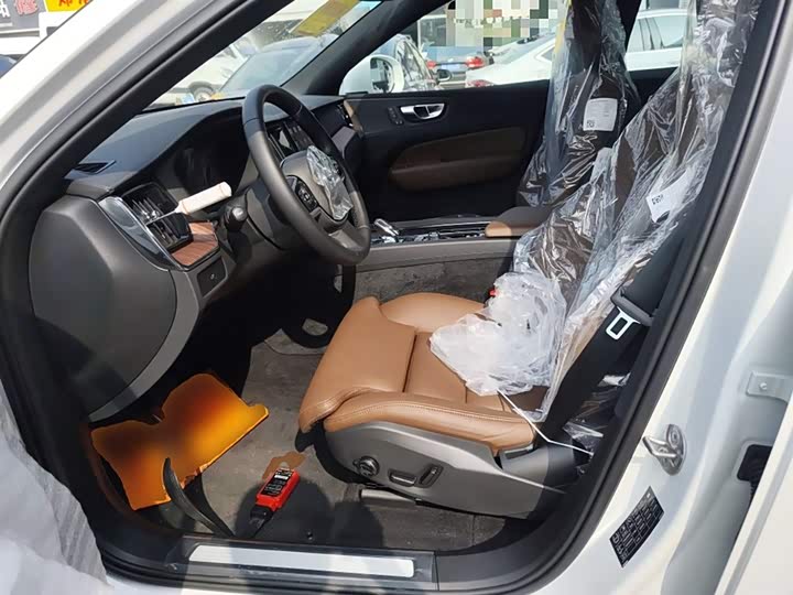 Фото 15 - Volvo XC60