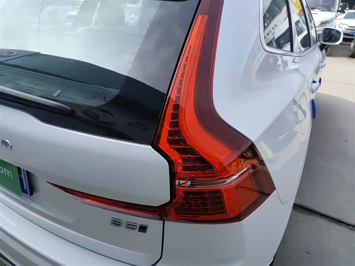Фото 8 - Volvo XC60