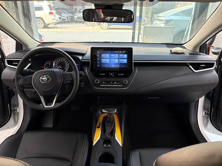 Фото 10 - Toyota Corolla