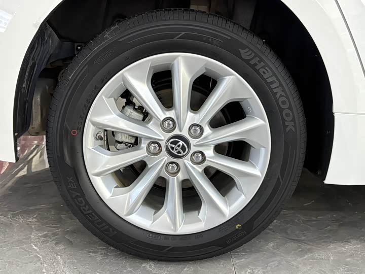 Фото 15 - Toyota Corolla