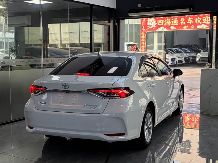 Фото 17 - Toyota Corolla