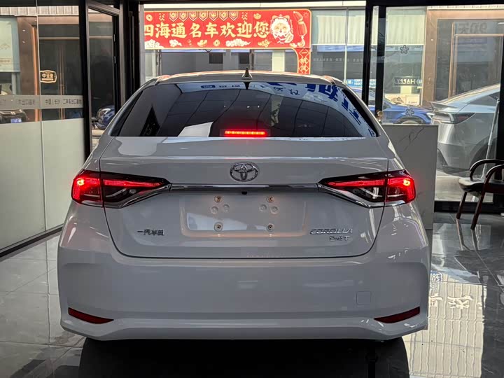 Фото 18 - Toyota Corolla