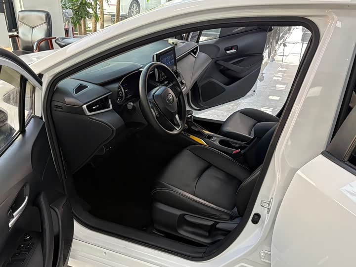 Фото 5 - Toyota Corolla