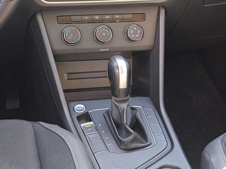 Фото 10 - Volkswagen Tiguan L Pro