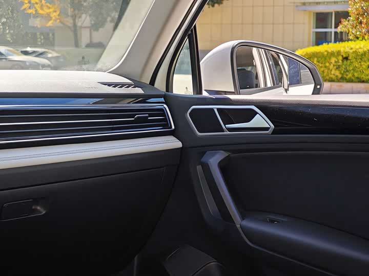 Фото 12 - Volkswagen Tiguan L Pro