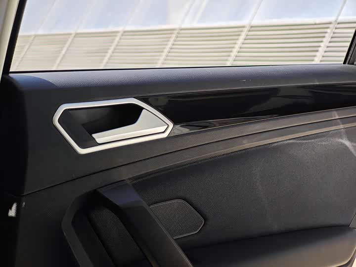 Фото 13 - Volkswagen Tiguan L Pro