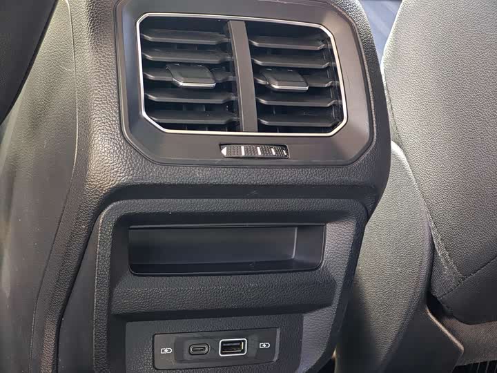 Фото 14 - Volkswagen Tiguan L Pro