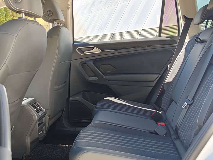 Фото 15 - Volkswagen Tiguan L Pro