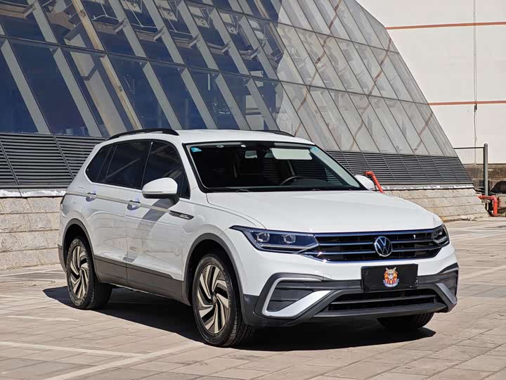 Фото 3 - Volkswagen Tiguan L Pro
