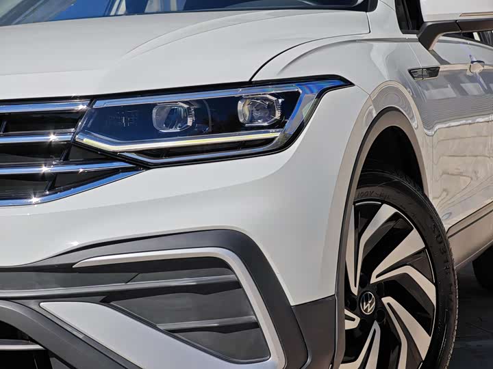 Фото 6 - Volkswagen Tiguan L Pro