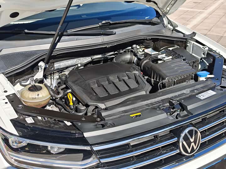 Фото 8 - Volkswagen Tiguan L Pro