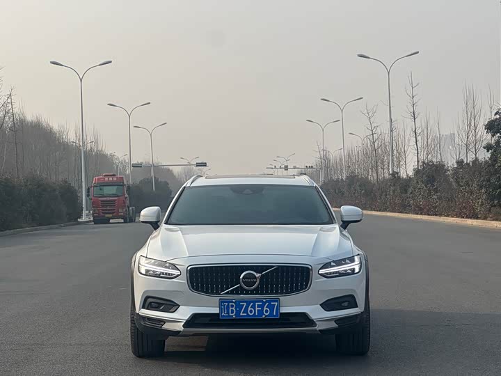 Фото 2 - Volvo V90