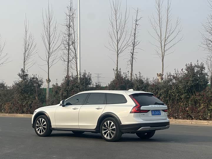 Фото 4 - Volvo V90