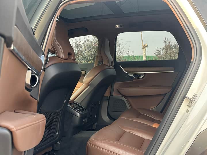 Фото 8 - Volvo V90