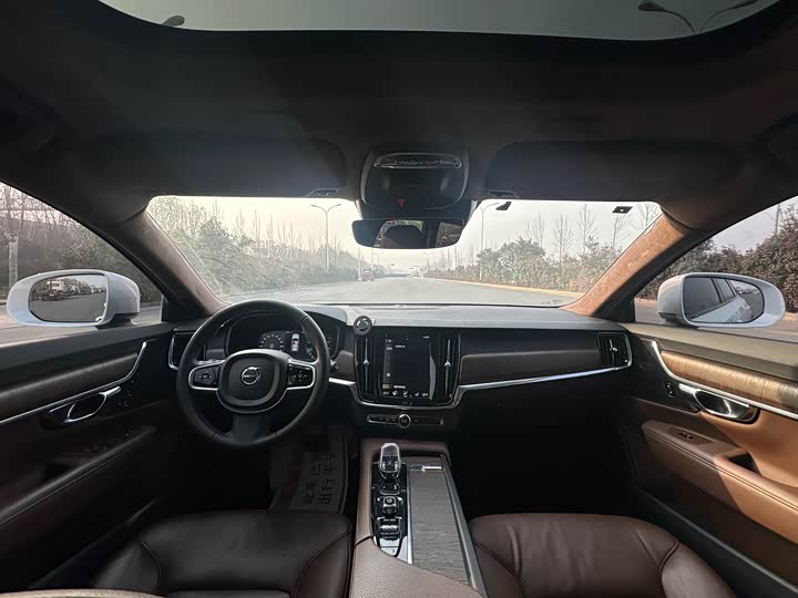 Фото 9 - Volvo V90