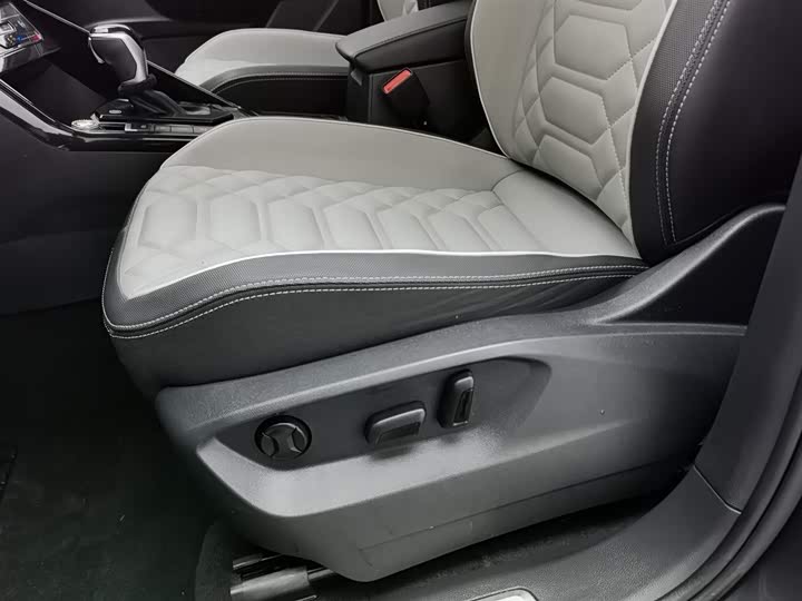 Фото 20 - Volkswagen Tayron